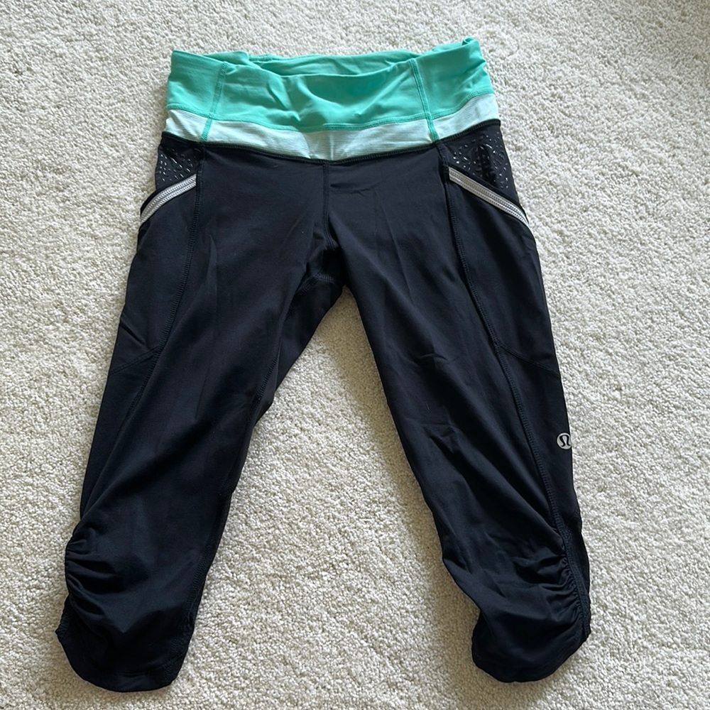 Lululemon Cropped Leggings w/pockets Size 4